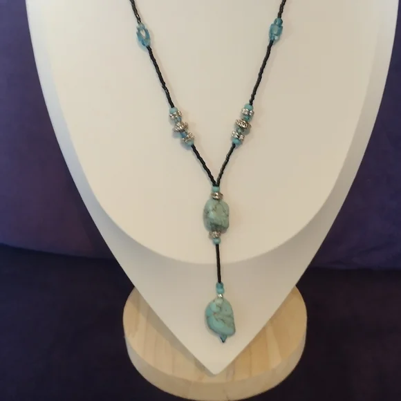 Elegant Black and Turquoise Necklace - Picture 4 of 9